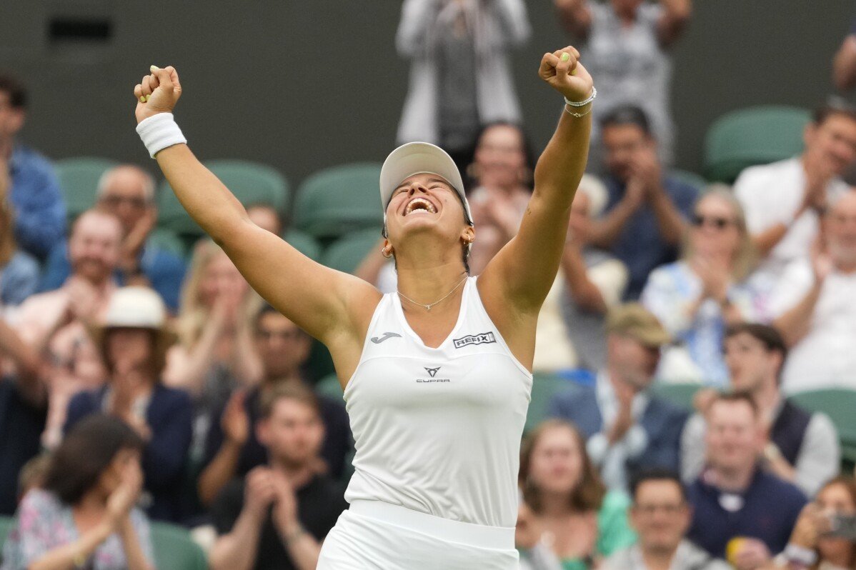 Marketa Vondrousova là tay vợt đầu tiên bảo vệ danh hiệu của phái nữ tại Wimbledon bị loại ở vòng 1 từ năm 1994